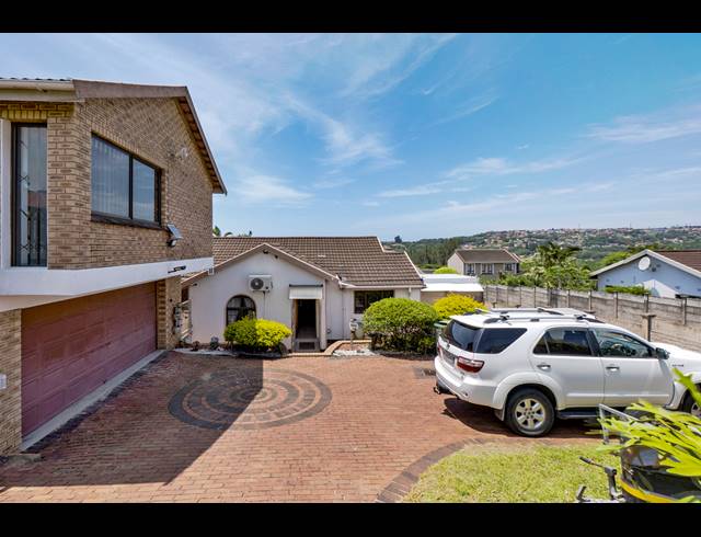 3 BEDROOM HOUSE FOR SALE IN BLUFF